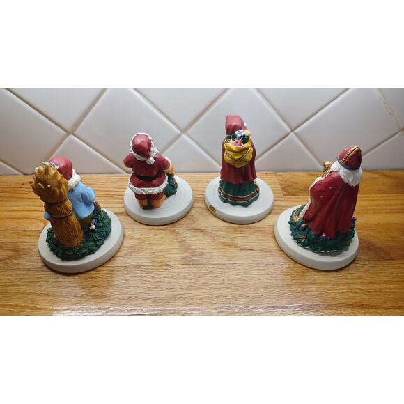 Ellie’s Kitchen Christmas Cookie Press 4 pc Santas Of The World W/ Certificates - Picture 3 of 16